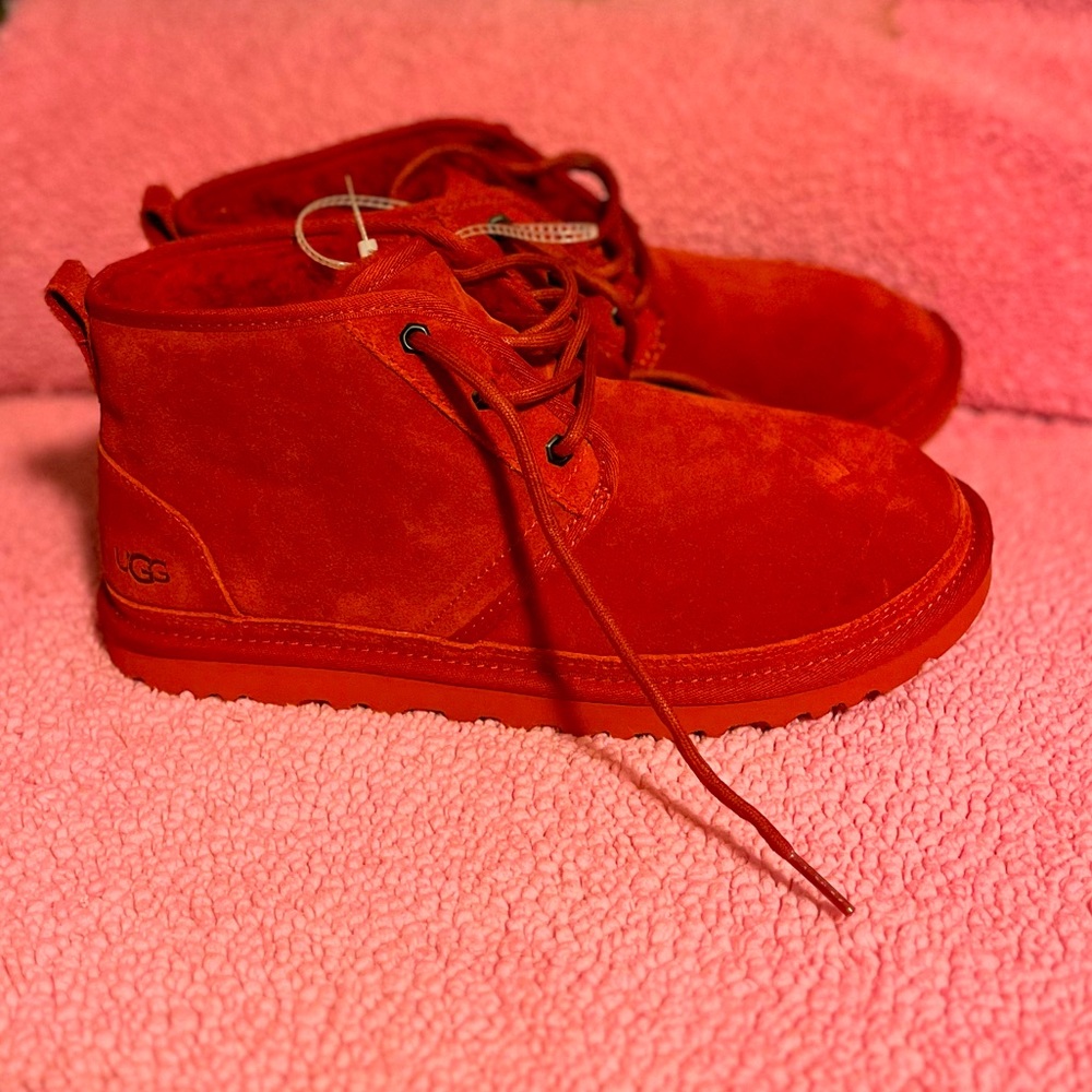 **NEVER WORN** UGG winter boots MENS SIZE 10 ‼️‼️